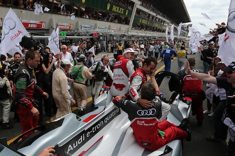 120617_24hLeMans_Finish_Fassler_Treluyer_op_auto
